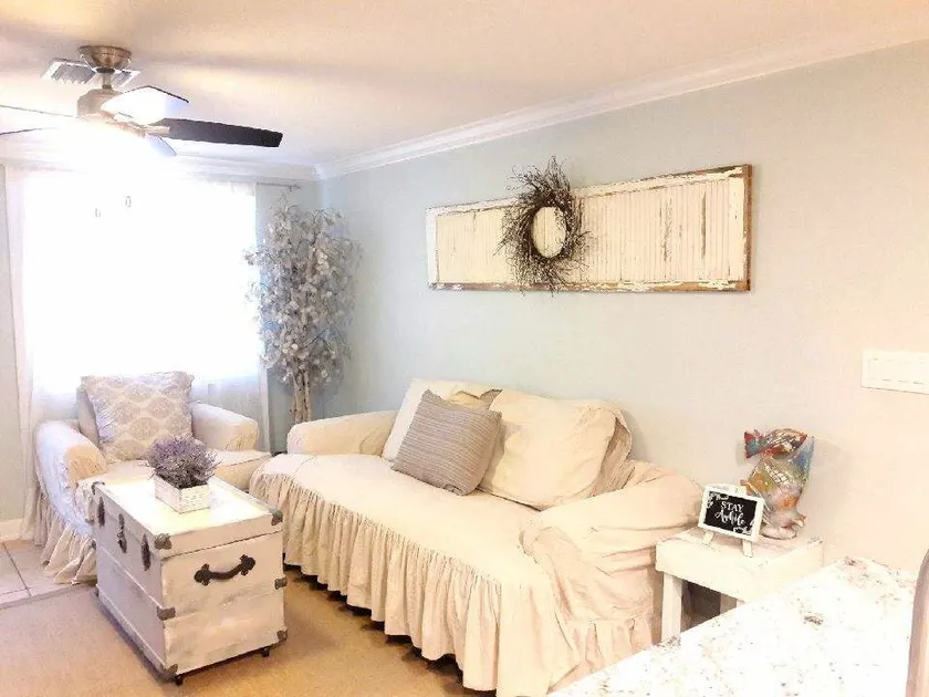 Newly renovated only minutes away from the beach!! - Image 1