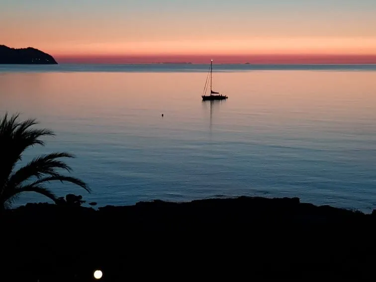 Nice apartment on the first line facing the ocean - Image 1