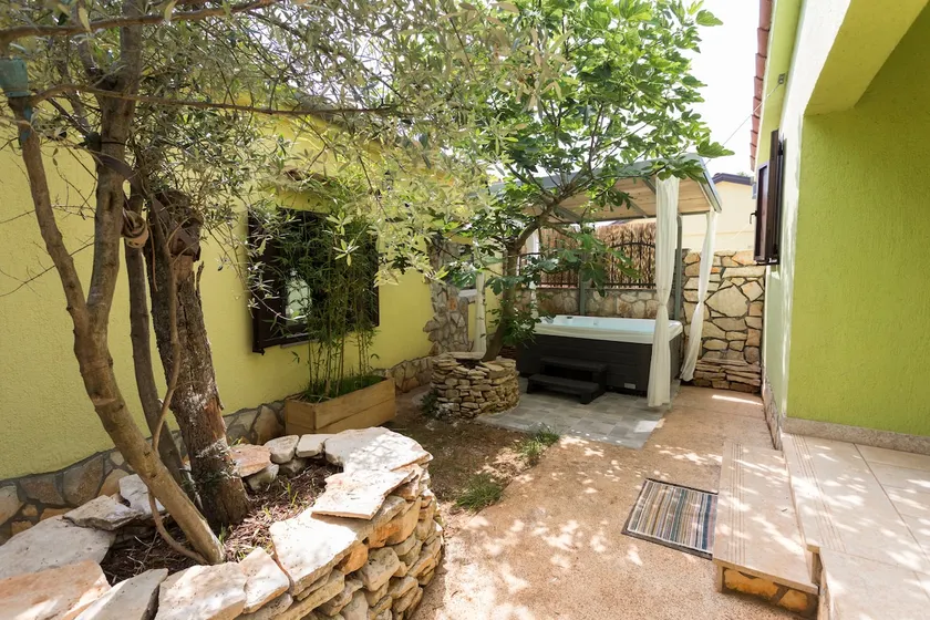 Pet friendly,Free parking,Big garden,Wi-Fi,Terrace - Image 1
