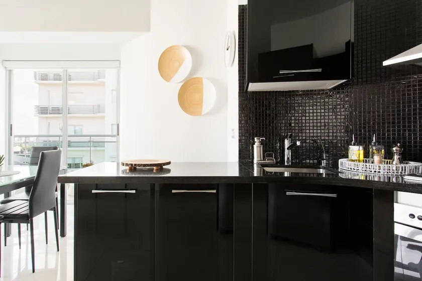 Sophisticated Condo with City Views and a Rooftop Deck - Image 1