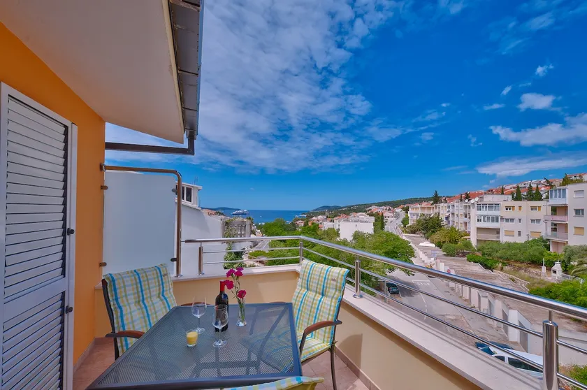 Top floor luxury apartment -MORE - Image 1
