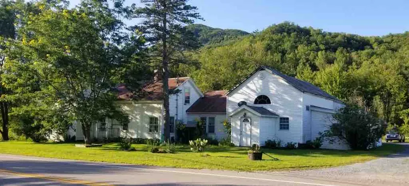 Cozy apartment minutes from Bolton Valley Resort - Image 1