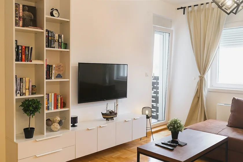 Modern, smart apartment in the center, free garage - Image 1