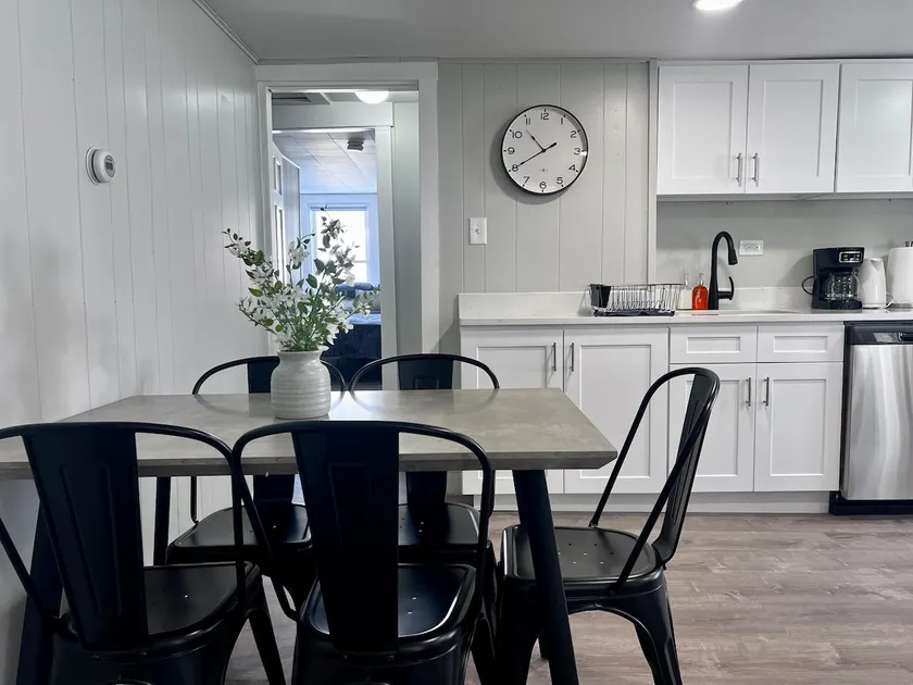 Christian Street Condo w/ Screened In Balcony - Image 1