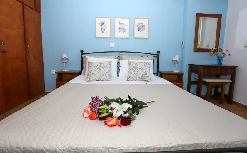 YIANNIS SWEET HOME - Image 1