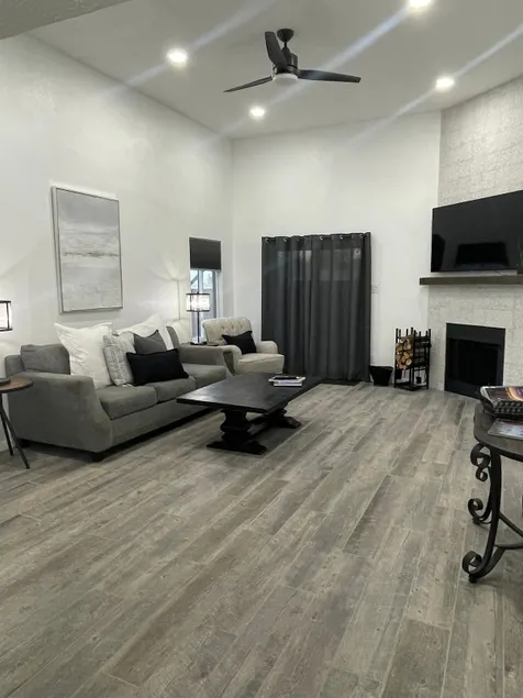 Luxury Modern Getaway - Image 1