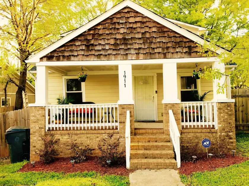 Spacious & Comfortable near Airport & Downtown - Image 1