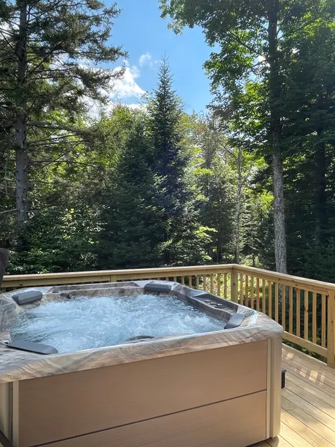 Escape to ADK Camp Cardinal: Your Adirondack Luxury Retreat Awaits! - Image 1