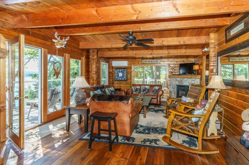 Beautiful Lakefront Cottage on Mary Lake! - Image 1