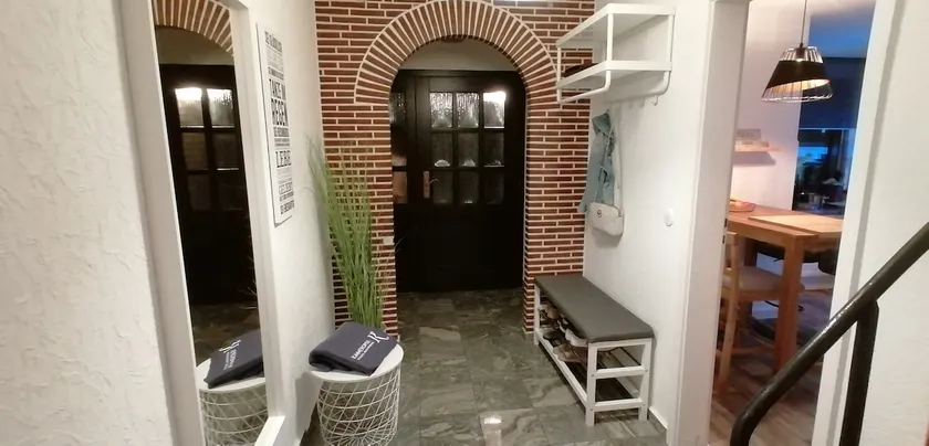 Cozy townhouse with fireplace and terrace - Image 1