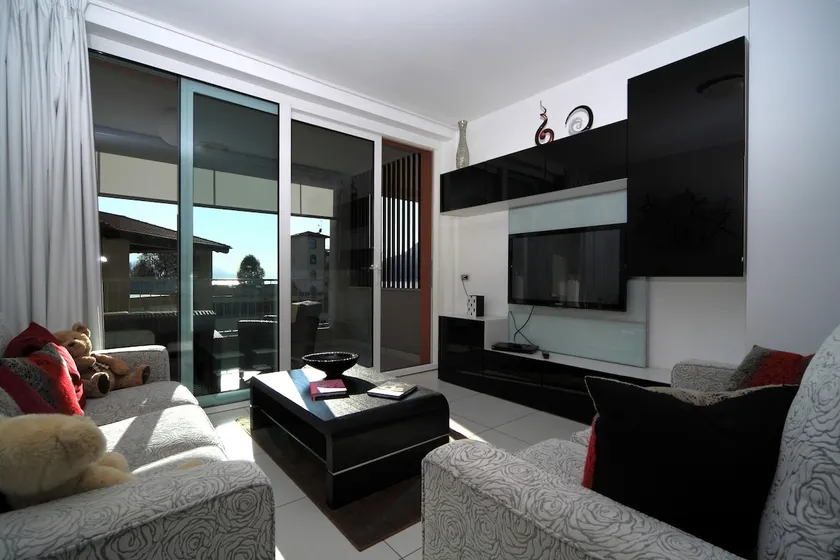 A212: 2 bedrooms apartment with lake view - Image 1