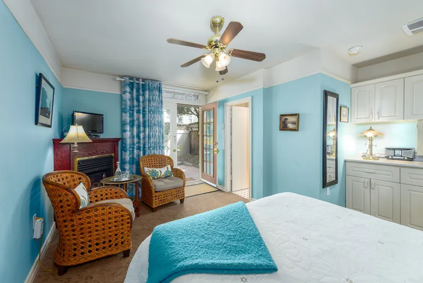 Private Cottage in Downtown Central - Image 1