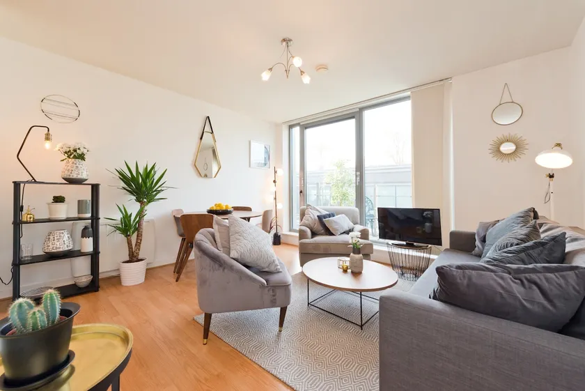 Upscale Relaxing Apartment in Inner City Center - Image 1