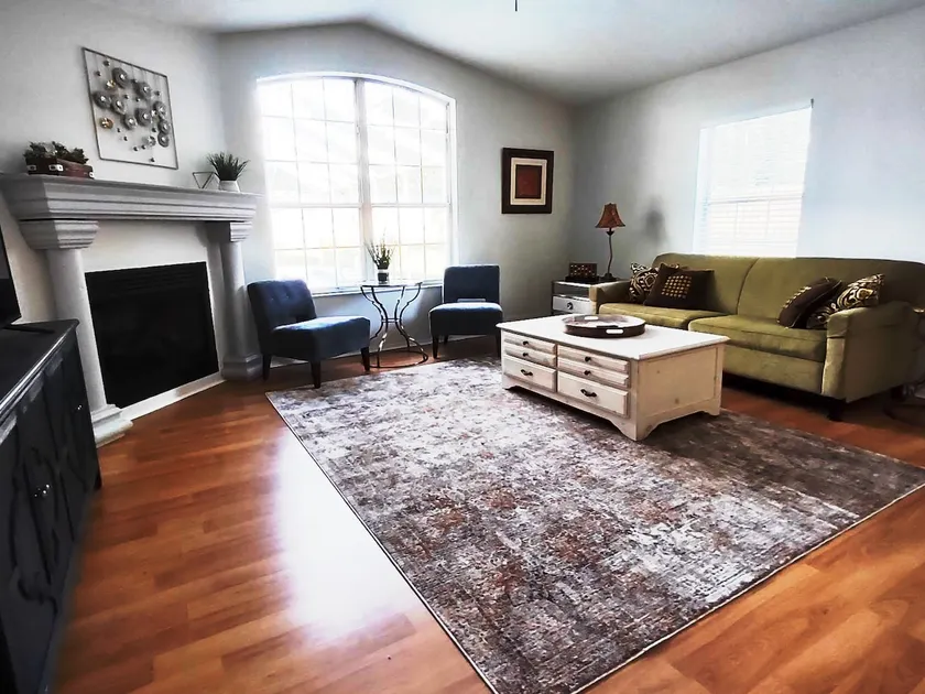 Cheerful 4 Bedroom Pet Friendly with Pool - Image 1