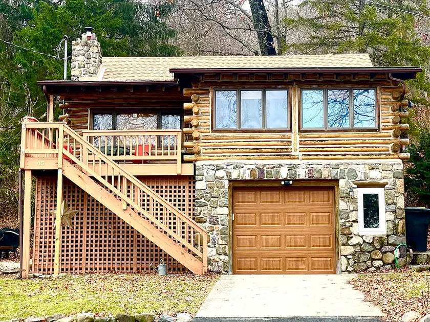 Log Cabin in Lake Community, 50 miles from NYC - Image 1
