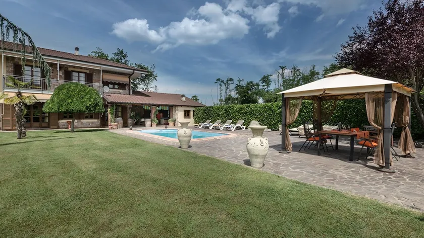 VILLA MIKI 10 Sovepladser, villa med privat pool til eksklusiv brug! - Image 1