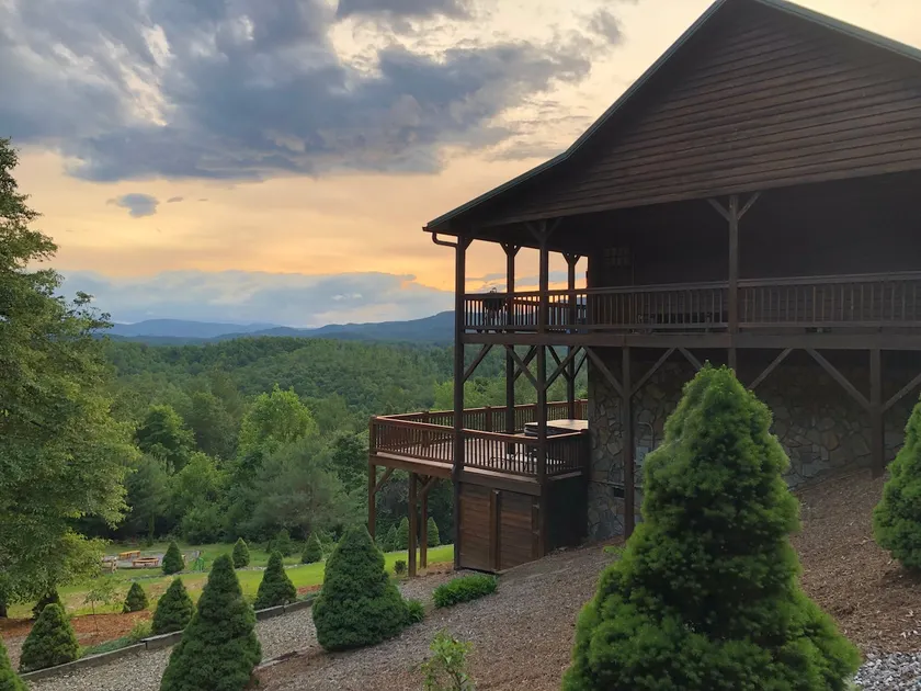 Buck Mountain Getaway - Stunning views, hot tub, fireplace. Nearby Boone. - Image 1