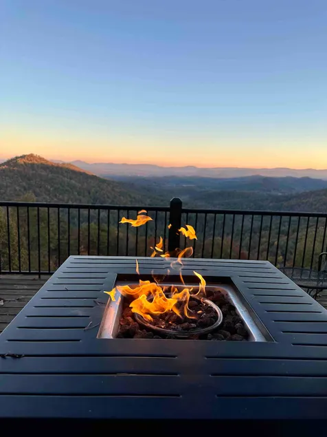 The Sun Lodge-Cozy, Secluded & Breathtaking Views - Image 1