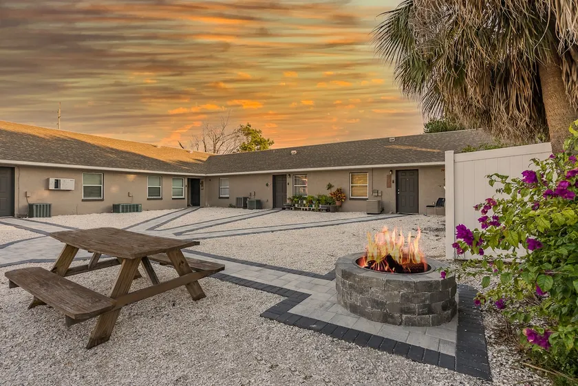 【Relaxing Courtyard-3bdrm Apt Nr DT &RiverWalk 】 - Image 1