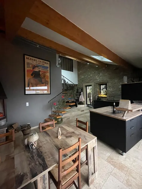 Cozy house with fireplace and pool table - Image 1