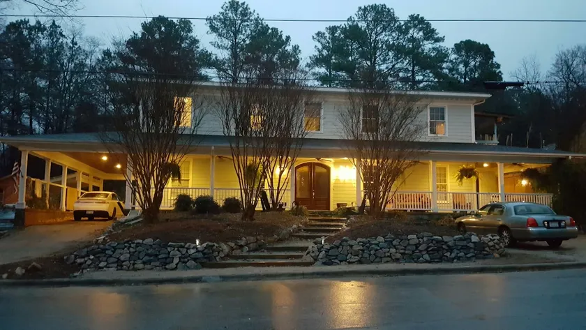 The Uptown Flat atThe Gadabout Inn, DT Wake Forest - Image 1
