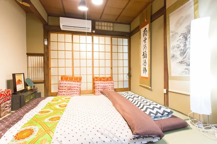 200-year-old townhouse in the heart of Kyoto, Chinese-speaking host, 2 bathrooms/1 bath - Image 1