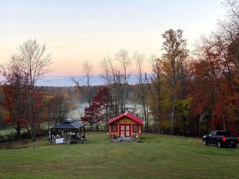 Tiny Cabin On Bent Mountain - Image 1
