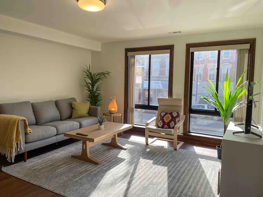 McCormick Entire 3 Bedroom w/ Free Parking | Loop - Image 1