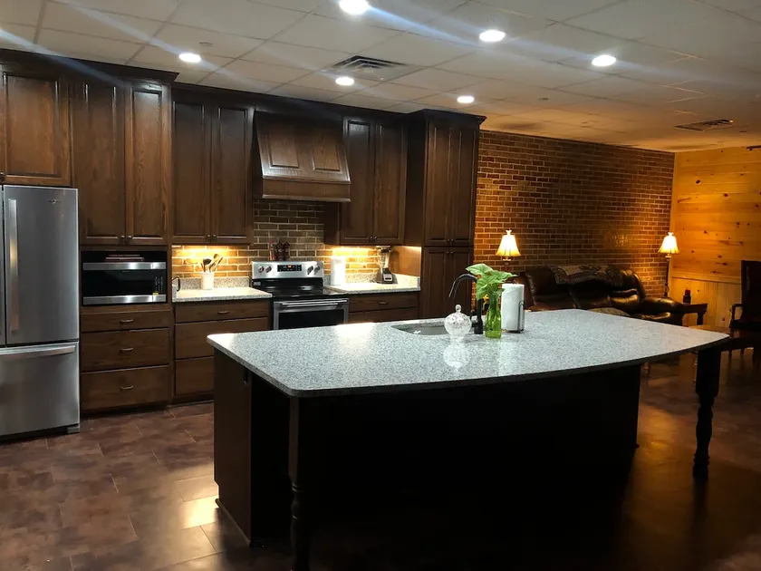 Executive town home, down town Troy - Image 1