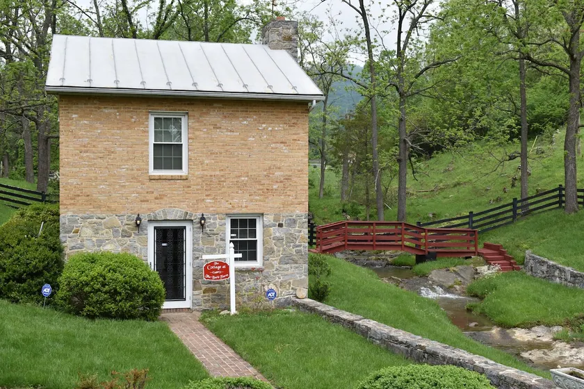 The Cottage at the Barb Farm - Image 1