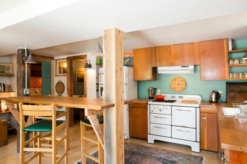 Authentic Alberta Arts Abode - Image 1