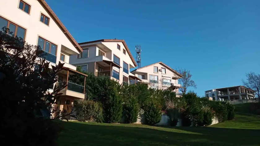 Luxury 4 bedroom villa with seaview & garden - Image 1