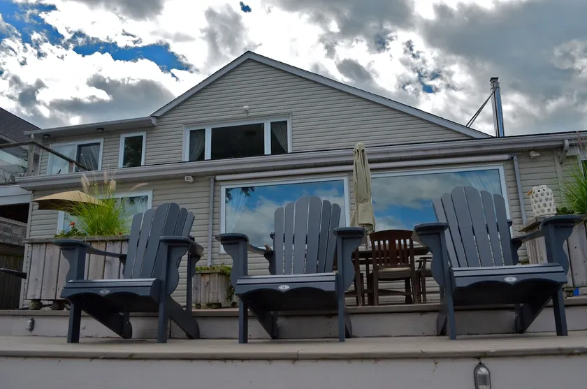 Beautiful Lakehouse in Prince Edward County - Image 1