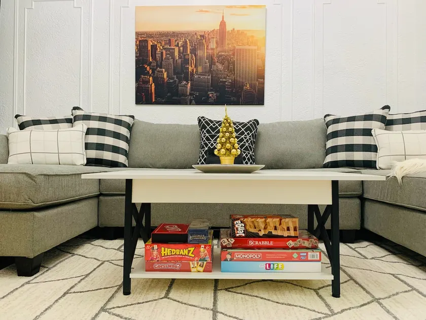 Home Away From Home - Modern Apt in Queens - Image 1