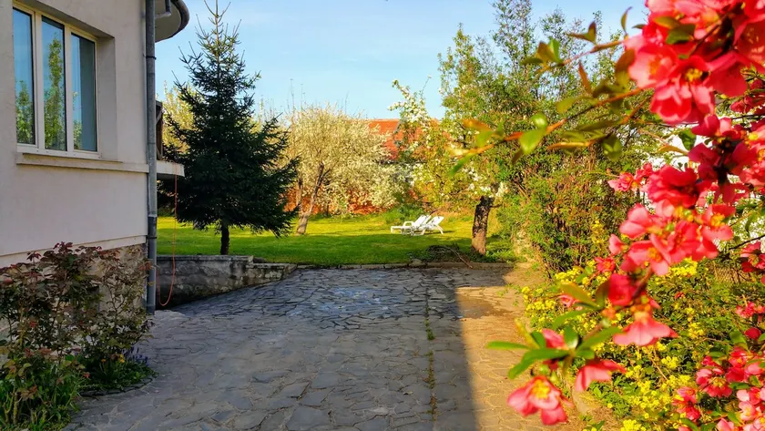 Amazing house with beautiful garden, 5 bedrooms, terrace, in the City Centre - Image 1