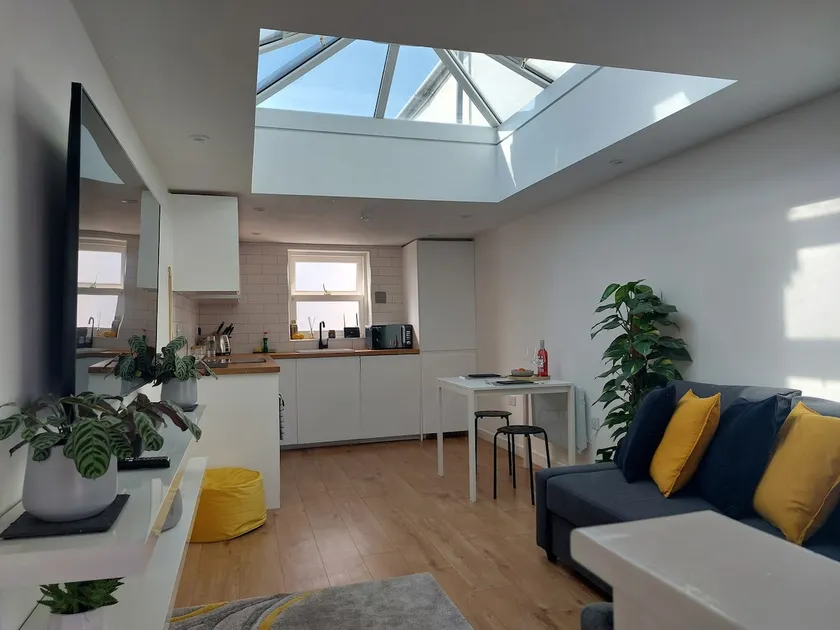 1 bedroom modern duplex - Image 1