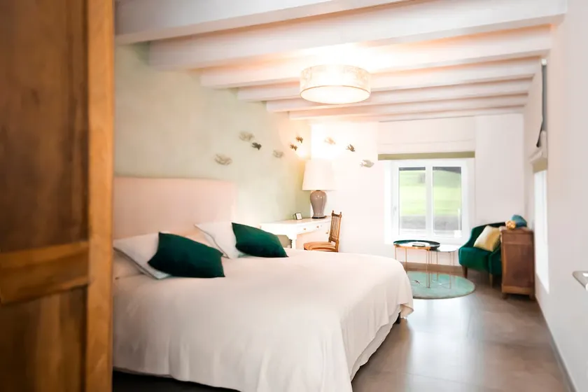 Les Champs: accommodation in a renovated 1718 building - Image 1