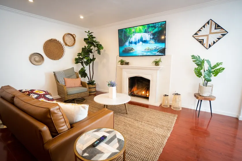 💫BOHO STYLE Home w/ Pool table, 12mi to DISNEY - Image 1