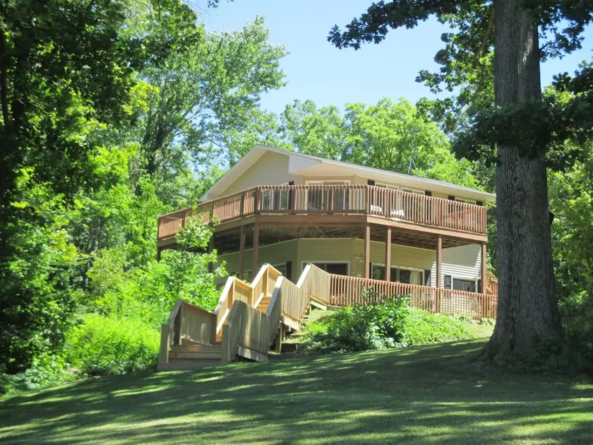 Rustic Country Lakeside Retreat - Upper Unit - Image 1