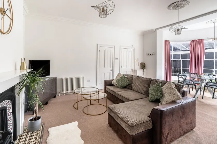 Central 2 Bed Apt in Sought After St. 4 - Image 1