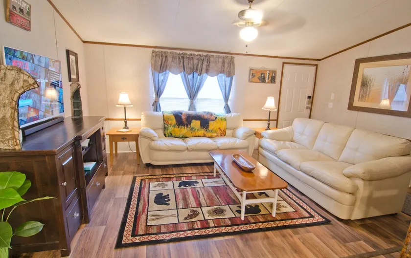 Astor Adventure Lodge - Image 1