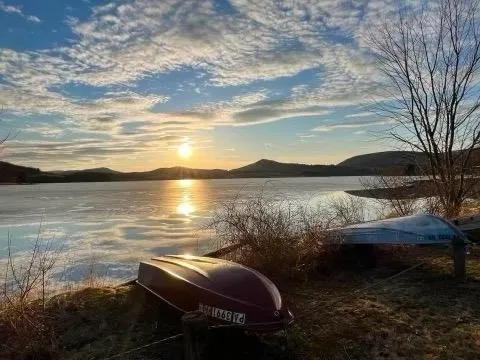 Lake side at Rose Valley Lake - Image 1