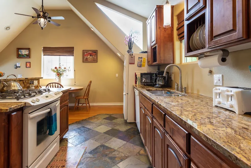 Above & Beyond Apt. Near Silverwood & Priest Lake - Image 1