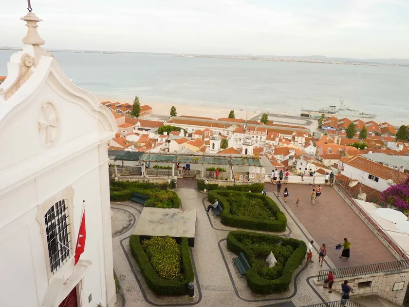 Tram 28: Perfect View over Alfama! - Image 1