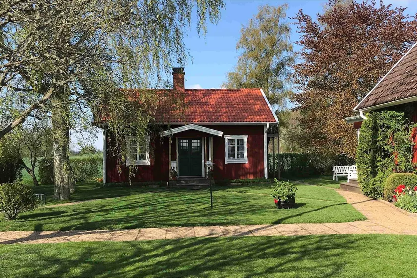 Cozy cottage in rural setting - Image 1