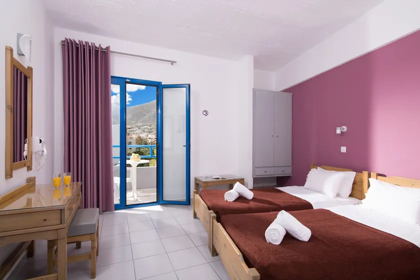 Spacious One Bedroom Apt With Lovely Mountain View - Image 1