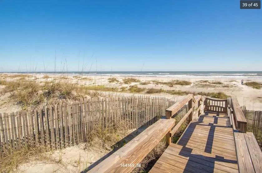 Beach Side 4/2 home steps from the Ocean and Pool - Image 1