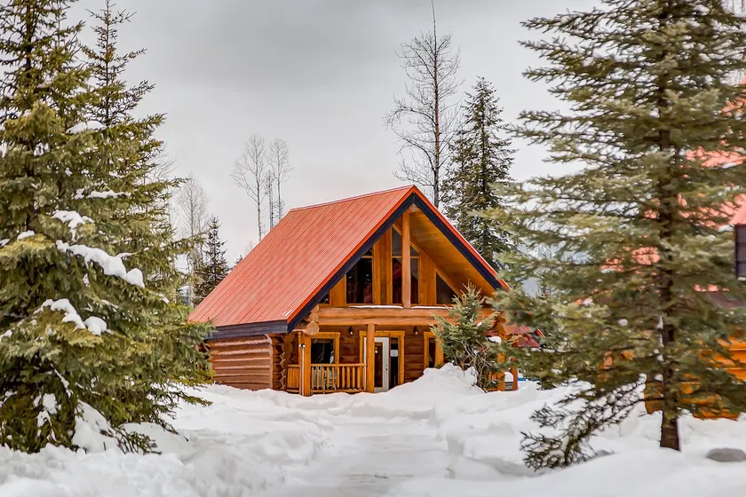 Charming Rustic Cabin Perfect for Groups - Image 1