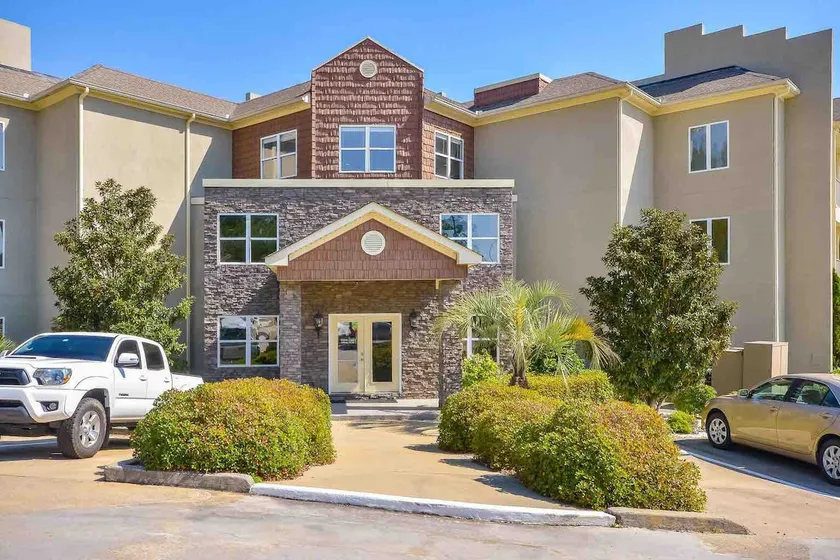 3 Bedroom condo, with beautiful Lake Martin views - Image 1