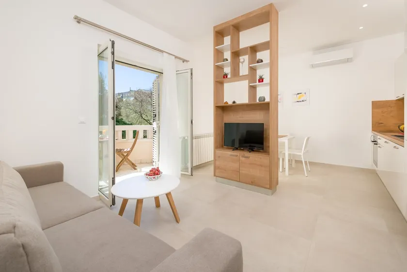 Urban Centre 2 Bedroom app w Parking & near Beach - Image 1